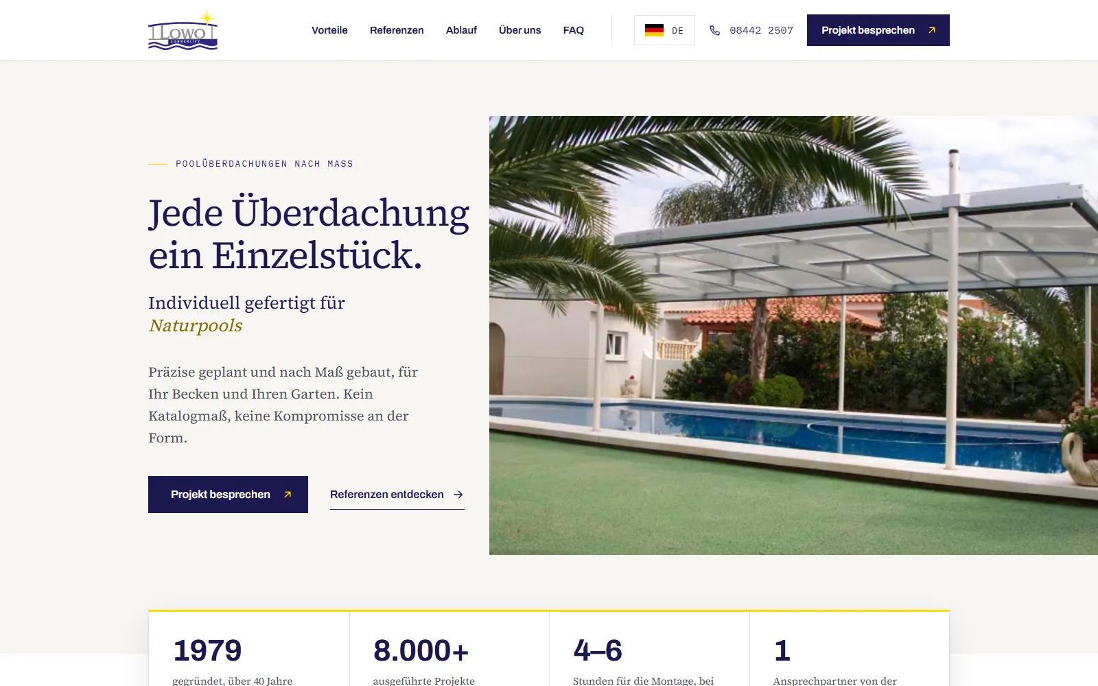Startseite von LOWO Sonnenlift mit einer Poolüberdachung über einem Becken im Garten